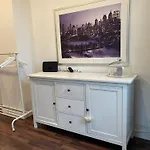 120Qm - 5 Rooms - 2 Bathrooms - Kitchen- Free Parking - Fast Wifi - Yiha Apartment