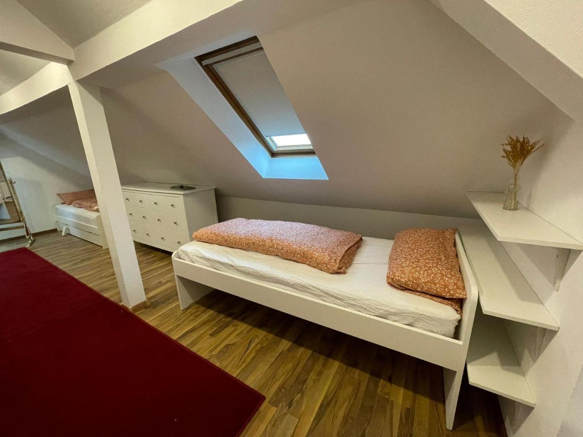 120qm - 5 - 2 Bathrooms - Kitchen- Free Parking - Fast Wifi - Yiha Apartment *