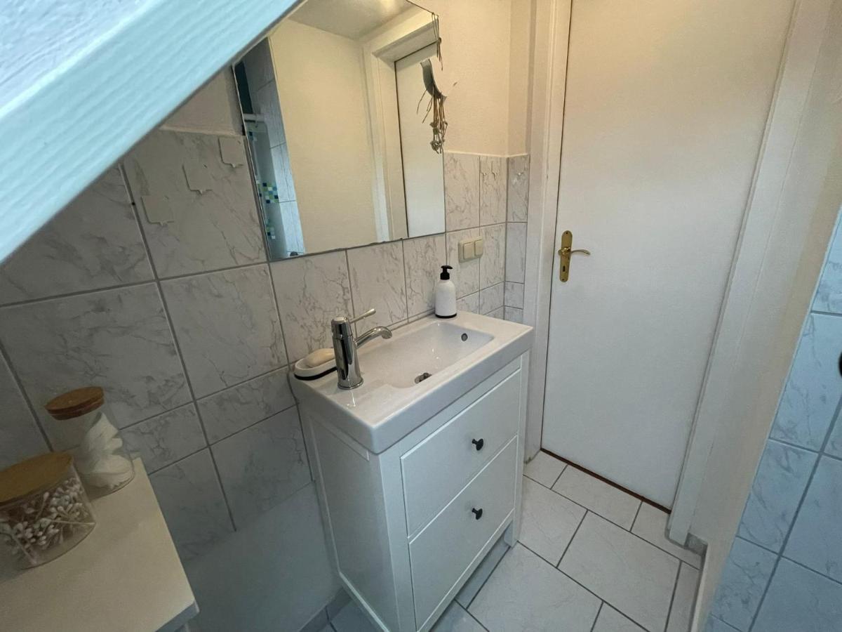 Apartment 120qm - 5 - 2 Bathrooms - Kitchen- Free Parking - Fast Wifi - Yiha Hannover