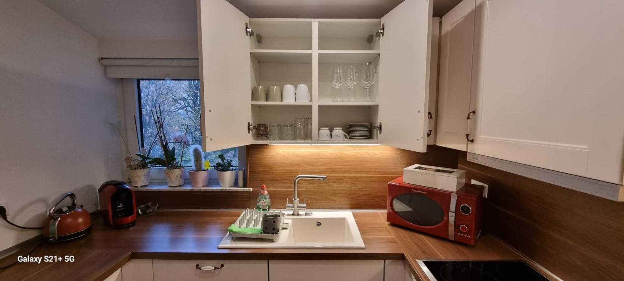 Apartment 120qm - 5 - 2 Bathrooms - Kitchen- Free Parking - Fast Wifi - Yiha *